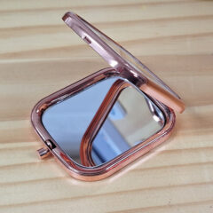 Océliane création miroir femme au chapeau intérieur